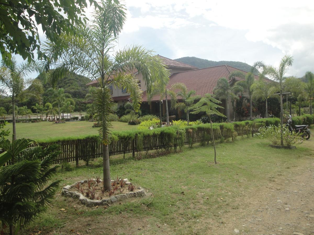 Villa Surga Sumbawa Sekongkang Luaran gambar